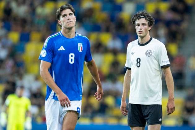 UEFA U21 European Championship, quarter-final Germany Italy 22 06 2025 Cesare Casadei Italy, 8 , Merlin Röhl Germany, 8 at the UEFA U21 European Championship quarter-final match Germany Italy, on 22 06 2025, DAC Arena, Dunajska Streda, Slovakia Copyright: xBEAUTIFULxSPORTS Meuselx