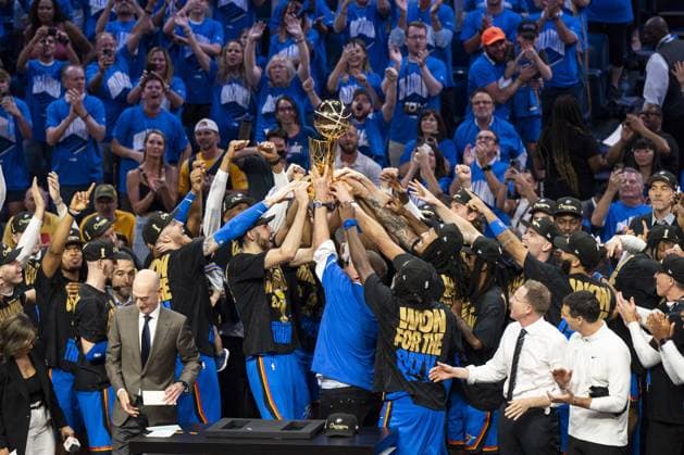 Sport Themen der Woche KW25 Sport Bilder des Tages Oklahoma City Thunder wins the NBA, Basketball Herren, USA Finals Oklahoma City, Oklahoma - JUNE 22: Oklahoma City Thunder players celebrate with the Larry O Brien trophy after winning Game Seven of the 2025 NBA Finals against the Indiana Pacers at Paycom Center on June 22, 2025 in Oklahoma City, Oklahoma, United States. Mostafa Bassim Anadolu Oklahoma United States. Editorial use only. Please get in touch for any other usage.  Copyright: x2025xAnadoluxMostafaxBassimx