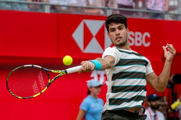 (250623) -- LONDON, June 23, 2025 -- Carlos Alcaraz returns a shot during the men s singles final between Carlos Alcaraz of Spain and Jiri Lehecka of the Czech Republic at the Queen s Club Championships in London, Britain, on June 22, 2025. (Photo by Xinhua) (SP)BRITAIN-LONDON-TENNIS-QUEEN S CLUB CHAMPIONSHIPS-MEN S SINGLES-FINAL StephenxChung 