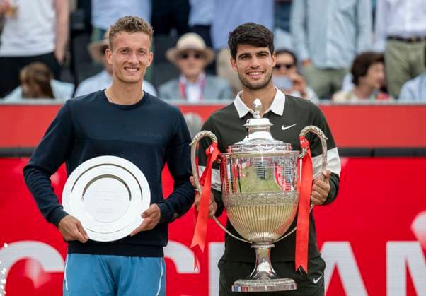 (250623) -- LONDON, June 23, 2025 -- Winner Carlos Alcaraz and runner-up Jiri Lehecka pose during the awarding ceremony for the men s singles final between Carlos Alcaraz of Spain and Jiri Lehecka of the Czech Republic at the Queen s Club Championships in London, Britain, on June 22, 2025. (Photo by Xinhua) (SP)BRITAIN-LONDON-TENNIS-QUEEN S CLUB CHAMPIONSHIPS-MEN S SINGLES-FINAL StephenxChung 