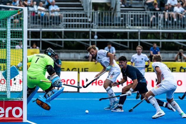 Bilder des Jahres 2025, Sport 06 Juni Sport Themen der Woche KW25 Sport Bilder des Tages Feldhockey, FIH Pro League, Deutschland - Argentinien FIH Pro League Hockey - Berlin - Pro League Honamas Argentinien Berlin, Deutschland, 22.06.25: FIH Pro League Hockey - Berlin im Ernst-Reuter Sportfeld am 22.06.2025 in Berlin, Deutschland. (Foto von Axel Kaste) Berlin, Germany, 22.06.25: FIH Pro League Hockey - Berlin in Ernst-Reuter Sportfeld at 22.06.2025 in Berlin, Deutschland. (Foto from Axel Kaste) Tor durch Hannes Mueller (Deutschland 25) nach Vorbereitung von Justus Weigand (Deutschland 19) Berlin Ernst-Reuter Sportfeld Deutschland *** FIH Pro League Hockey Berlin Pro League Honamas Argentina Berlin, Germany, 22 06 25 FIH Pro League Hockey Berlin in Ernst Reuter Sportfeld at 22 06 2025 in Berlin, Germany Photo by Axel Kaste Berlin, Germany, 22 06 25 FIH Pro League Hockey Berlin in Ernst Reuter Sportfeld at 22 06 2025 in Berlin, Germany Photo from Axel Kaste Goal by Hannes Mueller Germany 25 after preparation by Justus Weigand Germany 19 Berlin Ernst Reuter Sportfeld Germany Pro League Honamas - Argentinien 4-3 22.06.25 LR-2264