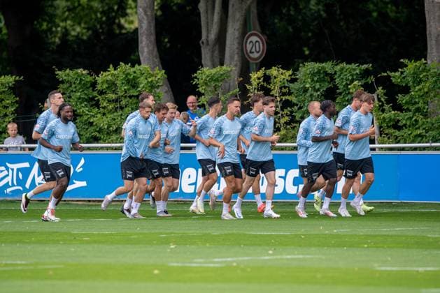 Football, Men, Season 2025 26, 2 Bundesliga, Hertha BSC, Training kick-off, f l Niklas Kolbe Hertha BSC , Deyovaisio Zeefuik Hertha BSC , Michael Cuisance Hertha BSC , Michal Karbownik Hertha BSC , Julian Eitschberger Hertha BSC , Dion Ajvazi Hertha BSC , Paul Seguin Hertha BSC , Leon Jensen Hertha BSC , Jon Dagur Thorsteinsson Hertha BSC , Boris Mamuzah Lum Hertha BSC , Kennet Eichhorn Hertha BSC , 23 06 2025, Copyright: xSebastianxRäppold MatthiasxKochx