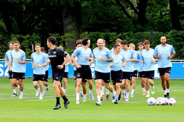 DEU, DFL, 2 FBL Hertha BSC, Training, 23 06 2025, Sportforum, Berlin, DEU, DFL, 2 FBL Hertha BSC, Training, im Bild Hertha Spielerkreis DFL regulations prohibit any use of Photographs as image sequences and or quasi video nordphotoxGmbHx xEngler nph00076