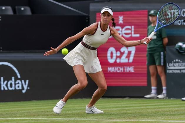 Bad Homburg on 23 06 2025 Womens Tennis Tournament WTA 500 Bad Homburg Open powered by Solarwatt 2025 Match Naomi Osaka JPN vs Olga Danilovic SER v l , Olga Danilovic SER plays the ball, focused , concentrated Copyright: JoaquimxFerreira