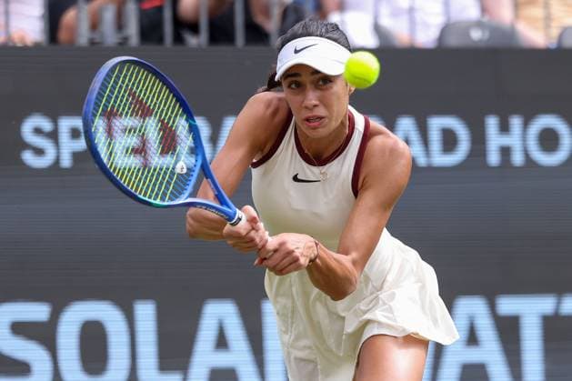 Bad Homburg on 23 06 2025 Tennis Womens Tournament WTA 500 Bad Homburg Open powered by Solarwatt 2025 Match Naomi Osaka JPN vs Olga Danilovic SER v l , Olga Danilovic SER plays a backhand, plays the ball, focused , concentrated Copyright: JoaquimxFerreira