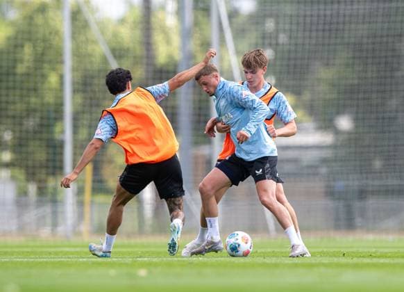 Football, Men, Season 2025 26, 2 Bundesliga, Hertha BSC, Training kick-off, f l Kevin Sessa Hertha BSC , Michael Cuisance Hertha BSC , Kennet Eichhorn Hertha BSC , 23 06 2025, Copyright: xSebastianxRäppold MatthiasxKochx