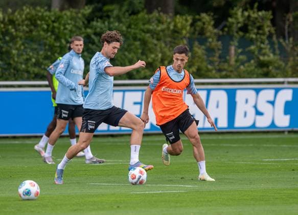 Football, Men, Season 2025 26, 2 Bundesliga, Hertha BSC, Training kick-off, f l Linus Gechter Hertha BSC , Dion Ajvazi Hertha BSC , 23 06 2025, Copyright: xSebastianxRäppold MatthiasxKochx
