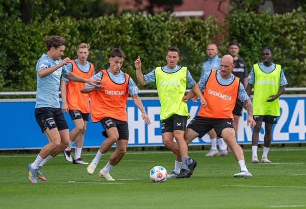 Football, Men, Season 2025 26, 2 Bundesliga, Hertha BSC, Training kick-off, f l Linus Gechter Hertha BSC , Dion Ajvazi Hertha BSC , Diego Demme Hertha BSC , Toni Leistner Hertha BSC , 23 06 2025, Copyright: xSebastianxRäppold MatthiasxKochx