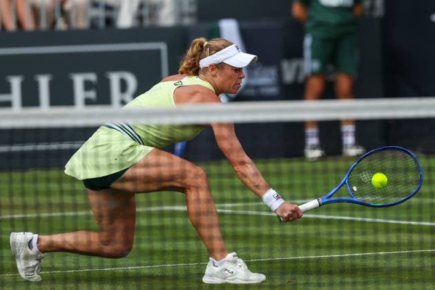 Bad Homburg on 23 06 2025 Womens Tennis Tournament WTA 500 Bad Homburg Open powered by Solarwatt 2025 Match Victoria Azarenka vs Laura Siegemund GER v l , Laura Siegemund GER at the net, plays a backhand Copyright: JoaquimxFerreira