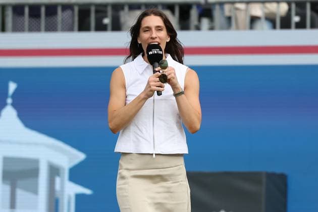 Bad Homburg on 23 06 2025 Womens Tennis Tournament WTA 500 Bad Homburg Open powered by Solarwatt 2025 Becker Petkovic Boris Becker starts podcast with co-host Andrea Petkovic f l , Andrea Petkovic on the way to Center Court Copyright: JoaquimxFerreira