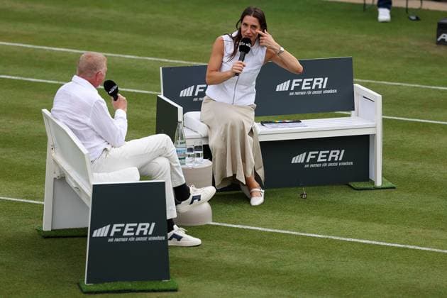Bad Homburg am 23 06 2025 Tennis Womens Tournament WTA 500 Bad Homburg Open powered by Solarwatt 2025 Becker Petkovic Boris Becker starts podcast with co-host Andrea Petkovic v l , In the middle of the center court of Bad Homburg Boris Becker and Andrea Petkovic in conversation Copyright: JoaquimxFerreira