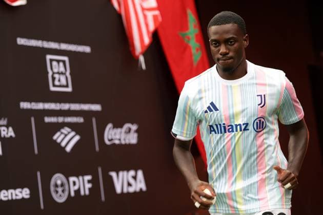 Philadelphia, USA, 22nd June 2025. Timothy Weah of Juventus makes his way to the bench prior to kick off in the Juventus vs Wydad AC FIFA Club World Cup match at Lincoln Financial Field, Philadelphia. Picture credit should read: Jonathan Moscrop Sportimage EDITORIAL USE ONLY. No use with unauthorised audio, video, data, fixture lists, club league logos or live services. Online in-match use limited to 120 images, no video emulation. No use in betting, games or single club league player publications. SPI_177_JM_Juventus_Wydad SPI-3979-0180