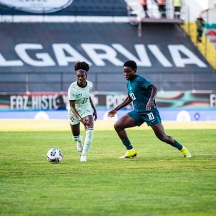 June 23, 2025, Amadora, Lisbon, Portugal: Diana Silva of Portugal in control of the ball in another attack ,during the match between the women s teams of Portugal Vs Nigeria, at the Amadora stadium, June 23, 2025 Amadora Portugal - ZUMAr200 20250623_zsp_r200_005 Copyright: xNunoxReisinhox