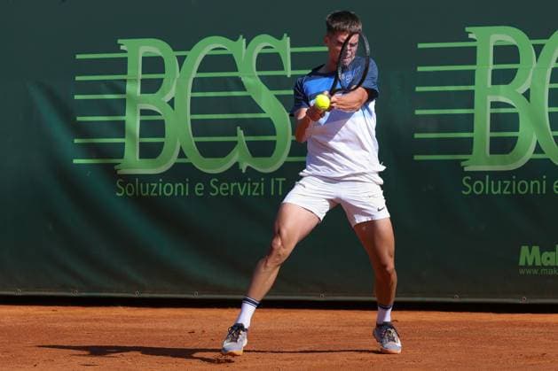 Italy: 1st Round ATP, Tennis Herren Challenger Tour Milan 2025, Dino Prizmic vs Gabriele Piraino Italy, Milan, 2025 06 23: Dino Prizmic backhand shot during tennis match between Dino Prizmic (CRO) vs Gabriele Piraino (ITA), ATP Challenger Tour Milan 2025, 1st Round, Aspria Tennis Club Italy, Milan, 2025 06 23: tennis match between Dino Prizmic (CRO) vs Gabriele Piraino (ITA), ATP Challenger Tour Milan 2025, 1st Round, Aspria Tennis Club Milan Italy Copyright: FabrizioxAndreaxBertani