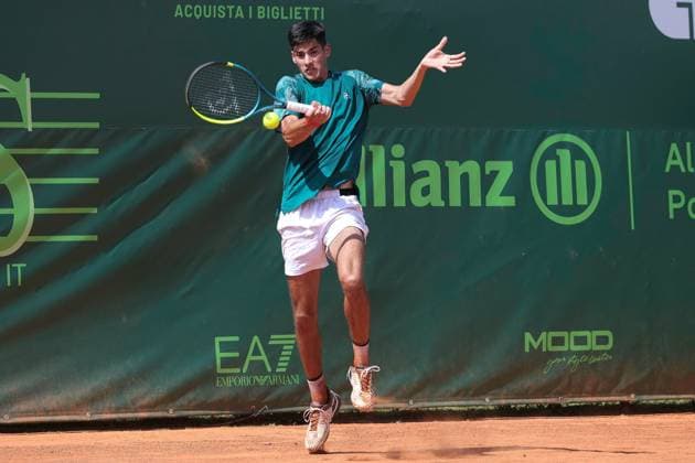 Milan: Luka Mikrut vs Kimmer Coppejans, ATP, Tennis Herren Challenger Tour Milan 2025 Italy, Milan, 2025 06 23: Luka Mikrut forehand shot during tennis match between Luka Mikrut (CRO) vs Kimmer Coppejans (BEL), ATP Challenger Tour Milan 2025, 1st Round, Aspria Tennis Club Italy, Milan, 2025 06 23: tennis match between Luka Mikrut (CRO) vs Kimmer Coppejans (BEL), ATP Challenger Tour Milan 2025, 1st Round, Aspria Tennis Club. Milan Italy Copyright: FabrizioxAndreaxBertani