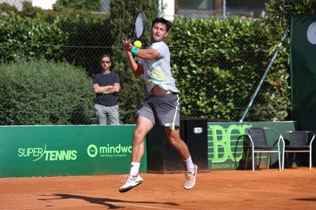 Italy: 1st Round ATP, Tennis Herren Challenger Tour Milan 2025, Dino Prizmic vs Gabriele Piraino Italy, Milan, 2025 06 23: Gabriele Piraino forehand shot during tennis match between Dino Prizmic (CRO) vs Gabriele Piraino (ITA), ATP Challenger Tour Milan 2025, 1st Round, Aspria Tennis Club Italy, Milan, 2025 06 23: tennis match between Dino Prizmic (CRO) vs Gabriele Piraino (ITA), ATP Challenger Tour Milan 2025, 1st Round, Aspria Tennis Club Milan Italy Copyright: FabrizioxAndreaxBertani