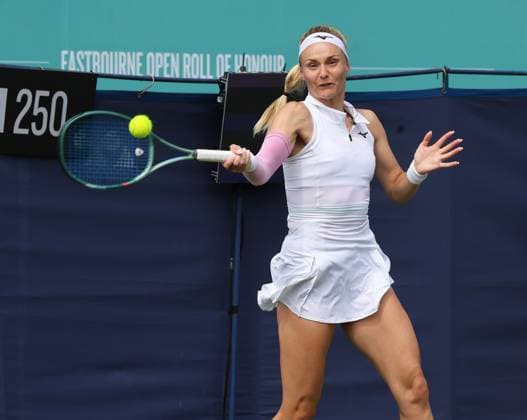 TENNIS - WTA, Tennis Damen Eastbourne Open EASTBOURNE,ENGLAND,24.JUN.25 - TENNIS - WTA Tour, Eastbourne Open. Image shows Rebecca Sramkova (SVK).  GEPAxpictures xAlanxGrieves