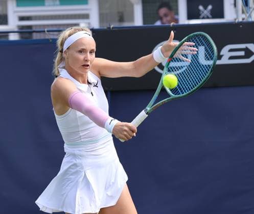 TENNIS - WTA, Tennis Damen Eastbourne Open EASTBOURNE,ENGLAND,24.JUN.25 - TENNIS - WTA Tour, Eastbourne Open. Image shows Rebecca Sramkova (SVK).  GEPAxpictures xAlanxGrieves