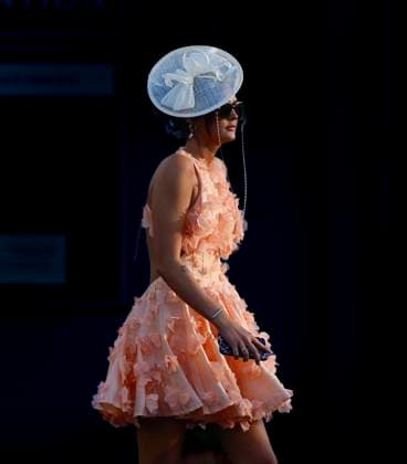 Bilder des Jahres 2025, Sport 06 Juni Sport Bilder des Tages Newton Abbot Races, Newton Abbot, UK - 24 June 2025 Ladies Day at Newton Abbot - Race 4 - 7:27 Newton Abbot - Tammy Whitbread 50th Birthday Celebration Novices™ Limited Handicap Hurdle (Class 5) at Newton Abbot Racecourse, Newton Abbot, Devon, England - Newton Abbot Newton Abbot Racecourse Devon England Copyright: xTomxSandberg PPAUKx PPA-195383