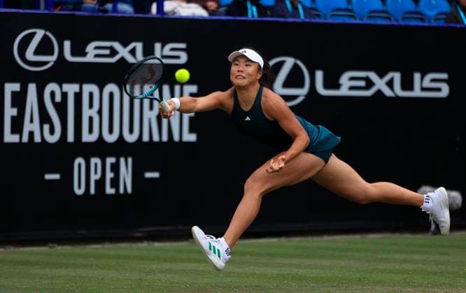 24th June 2025; Devonshire Park, Eastbourne, East Sussex, England; Lexus International Eastbourne, Day 2; Mingge Xu (GBR) plays a forehand shot against Peyton Stearns (USA)  ActionPlus12805247 HongboxChen