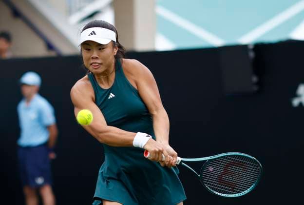 24th June 2025; Devonshire Park, Eastbourne, East Sussex, England; Lexus International Eastbourne, Day 2; Mingge Xu (GBR) plays a backhand shot against Peyton Stearns (USA)  ActionPlus12805256 HongboxChen