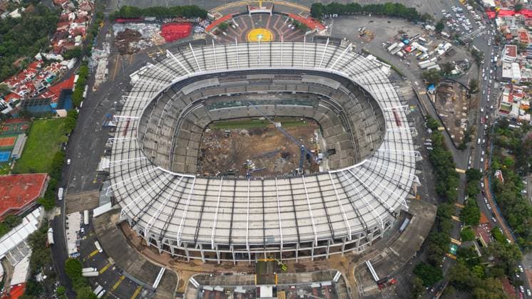 Fußball, Bauarbeiten im Aztekenstadion in Mexiko-Stadt Renovation works of the Azteca Stadium venue for the opening match of the FIFA World Cup, WM, Weltmeisterschaft, Fussball 2026 MEXICO CITY, MEXICO - JUNE 24: An aerial view of the Azteca Stadium during the renovation works ahead of the 2026 FIFA World Cup, in Mexico City, Mexico on June 24, 2025. Mexico City s iconic Azteca Stadium which hosted the 1970 and 1986 World Cup finals is expected to reopen in March next year and it will be the venue for the opening match of the FIFA World Cup 2026. The transformation of the stadium will include a hybrid field, new changing rooms, hospitality zones and new seats, among others. Daniel Cardenas Anadolu Mexico City Mexico. Editorial use only. Please get in touch for any other usage.  Copyright: x2025xAnadoluxDanielxCardenasx