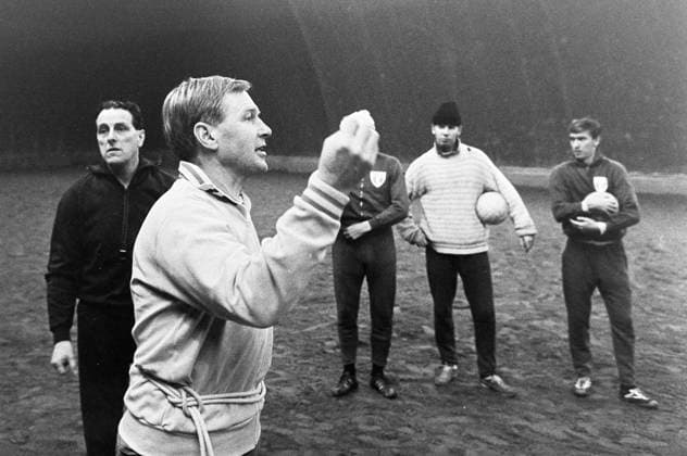 680120 Football, Sweden, Training Orvar Bergmark, national coach and Georg Ericson during training  Copyright: BILDBYRAN BB680120BB010