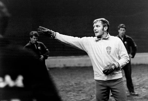 690118 Football, Sweden, Training, Indoor Orvar Bergmark, national coach during training  Copyright: BILDBYRAN BB690118BB007