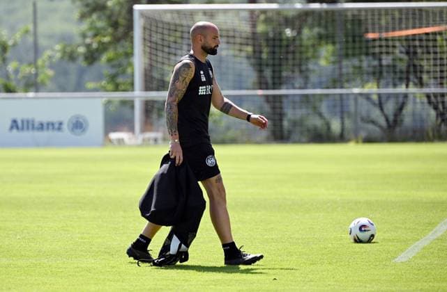 25 06 2025, xjhx, Fußball 3 Liga, SV Wehen Wiesbaden Trainingsauftakt Saison 2025 26 v l Co Trainer Giuliano Modica SV Wehen Wiesbaden DFL DFB REGULATIONS PROHIBIT ANY USE OF PHOTOGRAPHS as IMAGE SEQUENCES and or QUASI VIDEO Wiesbaden