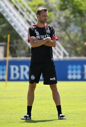 25 06 2025, xjhx, Fußball 3 Liga, SV Wehen Wiesbaden Trainingsauftakt Saison 2025 26 v l Trainer Nils Doering SV Wehen Wiesbaden DFL DFB REGULATIONS PROHIBIT ANY USE OF PHOTOGRAPHS as IMAGE SEQUENCES and or QUASI VIDEO Wiesbaden
