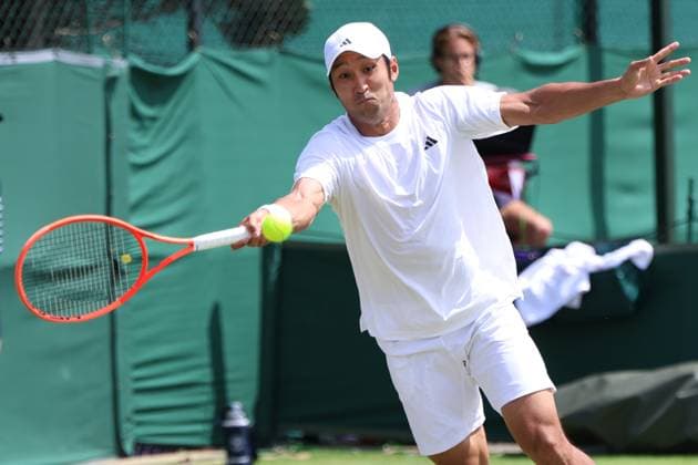 TENIS WIMBLEDON 2025 LONDYN 250625 N Z JAPONCZYK YASUTAKA UCHIYAMA W DRUGIEJ RUNDZIE KWALIFIKACJI MARCIN CHOLEWINSKI NEWSPIX.PL TENNIS WIMBLEDON 2025 LONDON 25062025 YASUTAKA UCHIYAMA OF JAPAN IN THE SECOND ROUND OF QUALIFICATION NEWSPIX.PL --- newspix.pl 
