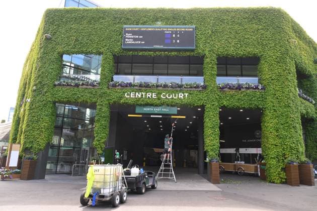 Wimbledon Tennis Championships - Practice Day LONDON, UNITED KINGDOM - JUNE 25: Maintenance staff work at the The All England, All England Lawn Tennis and Croquet Club ahead of the Wimbledon tennis championships in London, United Kingdom on June 25, 2025. Ray Tang Anadolu London United Kingdom. Editorial use only. Please get in touch for any other usage.  Copyright: x2025xAnadoluxRayxTangx