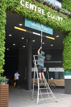 Wimbledon Tennis Championships - Practice Day LONDON, UNITED KINGDOM - JUNE 25: Maintenance staff work at the The All England, All England Lawn Tennis and Croquet Club ahead of the Wimbledon tennis championships in London, United Kingdom on June 25, 2025. Ray Tang Anadolu London United Kingdom. Editorial use only. Please get in touch for any other usage.  Copyright: x2025xAnadoluxRayxTangx
