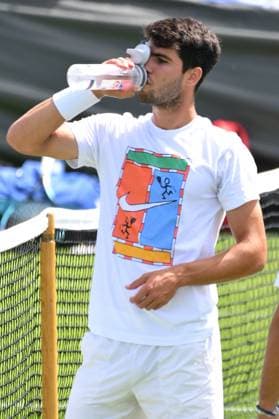 Wimbledon Tennis Championships - Practice Day LONDON, UNITED KINGDOM - JUNE 25: Spanish tennis player Carlos Alcaraz plays on the grass practice courts ahead of the Wimbledon tennis championships held at the All England, All England Lawn Tennis and Croquet Club in London, United Kingdom on June 25, 2025. Ray Tang Anadolu London United Kingdom. Editorial use only. Please get in touch for any other usage.  Copyright: x2025xAnadoluxRayxTangx