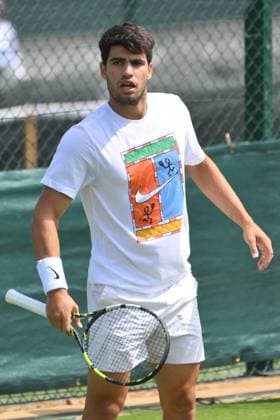 Wimbledon Tennis Championships - Practice Day LONDON, UNITED KINGDOM - JUNE 25: Spanish tennis player Carlos Alcaraz plays on the grass practice courts ahead of the Wimbledon tennis championships held at the All England, All England Lawn Tennis and Croquet Club in London, United Kingdom on June 25, 2025. Ray Tang Anadolu London United Kingdom. Editorial use only. Please get in touch for any other usage.  Copyright: x2025xAnadoluxRayxTangx