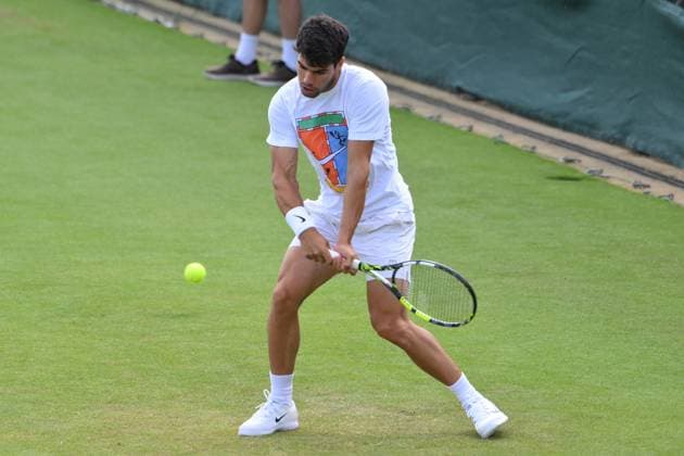 Wimbledon Tennis Championships - Practice Day LONDON, UNITED KINGDOM - JUNE 25: Spanish tennis player Carlos Alcaraz plays on the grass practice courts ahead of the Wimbledon tennis championships held at the All England, All England Lawn Tennis and Croquet Club in London, United Kingdom on June 25, 2025. Ray Tang Anadolu London United Kingdom. Editorial use only. Please get in touch for any other usage.  Copyright: x2025xAnadoluxRayxTangx