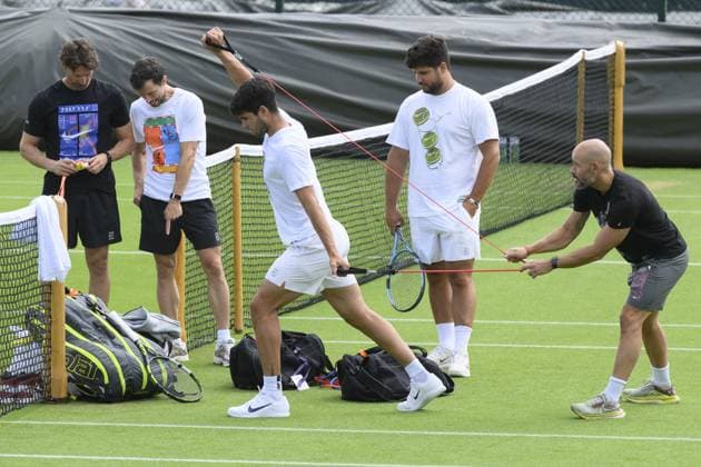Wimbledon Tennis Championships - Practice Day LONDON, UNITED KINGDOM - JUNE 25: Spanish tennis player Carlos Alcaraz plays on the grass practice courts ahead of the Wimbledon tennis championships held at the All England, All England Lawn Tennis and Croquet Club in London, United Kingdom on June 25, 2025. Ray Tang Anadolu London United Kingdom. Editorial use only. Please get in touch for any other usage.  Copyright: x2025xAnadoluxRayxTangx
