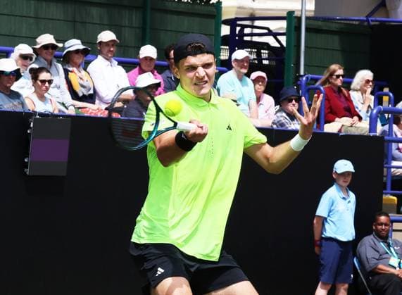 TENNIS - Eastbourne Open EASTBOURNE,ENGLAND,25.JUN.25 - TENNIS - ATP, Tennis Herren World Tour, Eastbourne Open. Image shows Jakub Mensik (CZE).  GEPAxpictures xAlanxGrieves