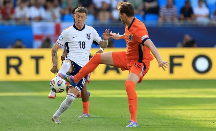 Jay Stansfield of England Under 21 and Rav van den Berg of Netherlands U21, U 21 in action England U21 v Netherlands U21, UEFA U21 Championship, Semi-Final, National Football Stadium, Bratislava, Slovakia - 25 Jun 2025Bratislava National Football Stadium Slovakia  Copyright: xNikolaxKrstic Shutterstockx 15373680aa