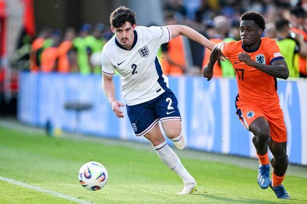 BRATISLAVA - (l-r) Tino Livramento of England U21, U 21 Ernest Poku of Holland U21 at the National Football Stadium during the under-21 European Championship, EM, Europameisterschaft semifinal between Young England and Young Oranje. ANP xVIxANPxSportx xxANPxIVx 530485245 originalFilename: 530485245.jpg
