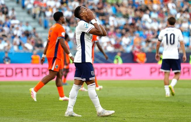 Omari Hutchinson of England Under 21 shows a look of dejection England U21, U 21 v Netherlands U21, UEFA U21 Championship, Semi-Final, National Football Stadium, Bratislava, Slovakia - 25 Jun 2025Bratislava National Football Stadium Slovakia  Copyright: xNikolaxKrstic Shutterstockx 15373680de