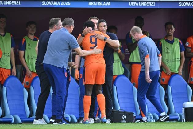 BRATISLAVA - (l-r) Noah Ohio of Holland U21, U 21 Holland U21 coach Michael Reiziger celebrate 1-1 at the National Football Stadium during the under-21 European Championship, EM, Europameisterschaft semifinal between Young England and Young Oranje. ANP xVIxANPxSportx xxANPxIVx 530486283 originalFilename: 530486283.jpg