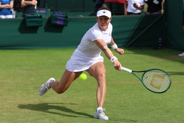 June 25, 2025, London, Celestynow, United Kingdom: KATARZYNA KAWA of Poland during the match against A. Banks of United Kingdom in the second round of qualification of Championships 2025 at Wimbledon AELTC in London. London United Kingdom - ZUMAc278 20250625_zsp_c278_024 Copyright: xMarcinxCholewinskix