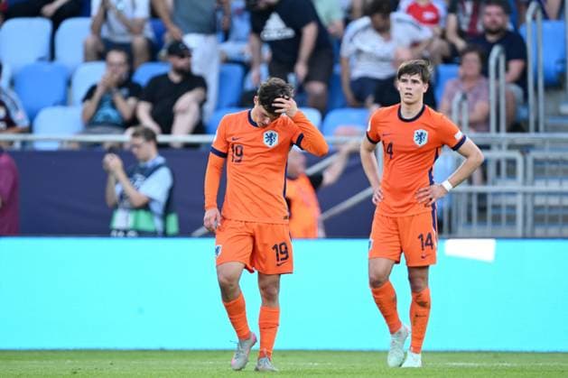 BRATISLAVA - (l-r) Thom van Bergen of Holland U21, U 21 Wouter Goes of Holland U21 ball at the National Football Stadium during the under-21 European Championship, EM, Europameisterschaft semifinal between Young England and Young Oranje. ANP xVIxANPxSportx xxANPxIVx 530487723 originalFilename: 530487723.jpg