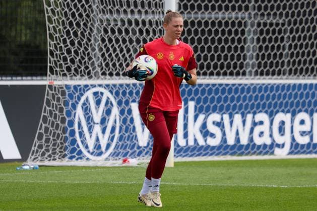 Herzogenaurach, Germany June 23, 2025 DFB womens national soccer team European Championship training camp I training open to the media In the picture goalkeeper Rafaela Borggräfe Borggraefe Germany training in Herzogenaurach Adi Dassler Stadium Bavaria Copyright: xFotostandx xFantinix