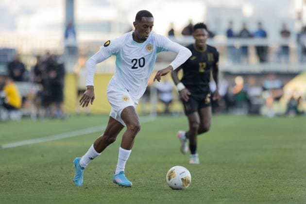 June 24, 2025, San Jose, California, United States: Joshua Brenet 20 of Curacao dribbles the ball during the Concacaf Gold Cup Group B match between Curacao and Honduras. on June 24, 2025 at PayPal Park in San Jose, California. San Jose United States - ZUMAe321 20250624_zsa_e321_056 Copyright: xIsmaelxSanchezxGarciax