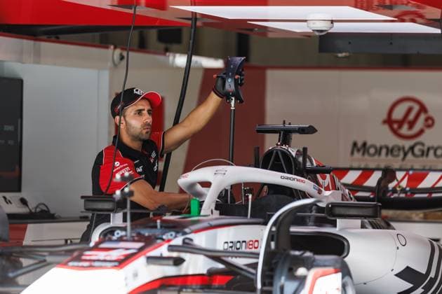 Mechanics at Haas prepare the cars, Austrian Grand Prix, Motorsport, Formula 1, 2025 season, 26 06 2025 Austrian Grand Prix, Motorsport, Formula 1, 2025 season, 26 06 2025 Copyright: xEibner-Pressefoto AlexanderxNeisx EP_ANS