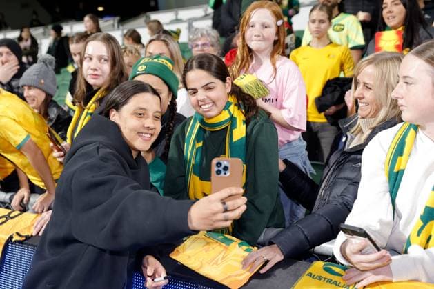 SOCCER AUSTRALIA SLOVENIA, Sam Kerr of the Matildas signs autographs and takes selfies with fans before the Women s friendly soccer match between Australia and Slovenia at HBF Park in Perth, Thursday, June 26, 2025. ( NO ARCHIVING Perth Western Australia Australia  Copyright: xRichardxWainwrightx 20250626126885698911