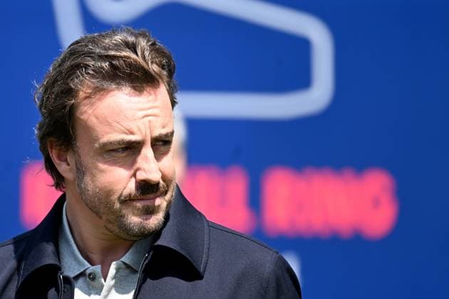 26 06 2025, xsvx, Motorsport FIA Formula 1, Austrian Grand Prix v l Fernando Alonso Aston Martin starting number 14 FIA REGULATIONS PROHIBIT ANY USE OF PHOTOGRAPHS as IMAGE SEQUENCES and or QUASI VIDEO Zeltweg Spielberg