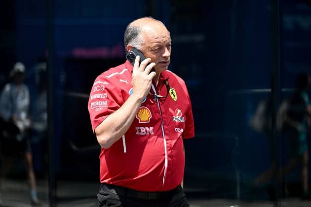 26 06 2025, xsvx, Motorsport FIA Formula 1, Austrian Grand Prix v l Team Principal Frederic Fred Vasseur Scuderia Ferrari phones cell phone smartphone FIA REGULATIONS PROHIBIT ANY USE OF PHOTOGRAPHS as IMAGE SEQUENCES and or QUASI VIDEO Zeltweg Spielberg